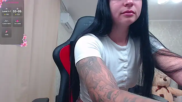 Snapshot of JuicyJess chatting on 3, 7, 2026 JuicyJess online show from 3, 7, 2026