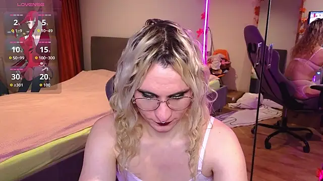 Lori Myaf online show from 18, 11, 2025