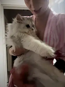 Ella Charm online show from 17, 10, 2025