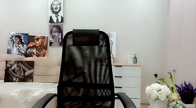 Snapshot of EveLove33 chatting on 14, 3, 2025 EveLove33 online show from 14, 3, 2025