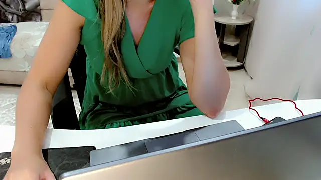 Snapshot of EveLove33 chatting on 17, 9, 2025 EveLove33 online show from 17, 9, 2025
