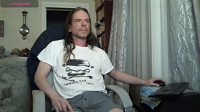 Snapshot of living_manors_2 chatting on 5, 3, 2025 living manors 2 online show from 5, 3, 2025