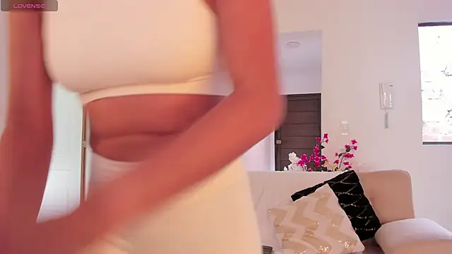 Alaia Ferrer  online show from 17, 11, 2025