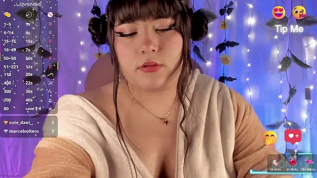 Snapshot of limoncito_blossom chatting on 10, 10, 2025 limoncito blossom online show from 10, 10, 2025