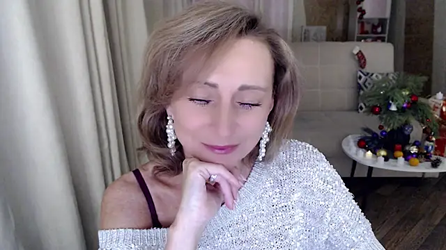 Snapshot of HornyMilf_777 chatting on 8, 1, 2025 HornyMilf 777 online show from 8, 1, 2025