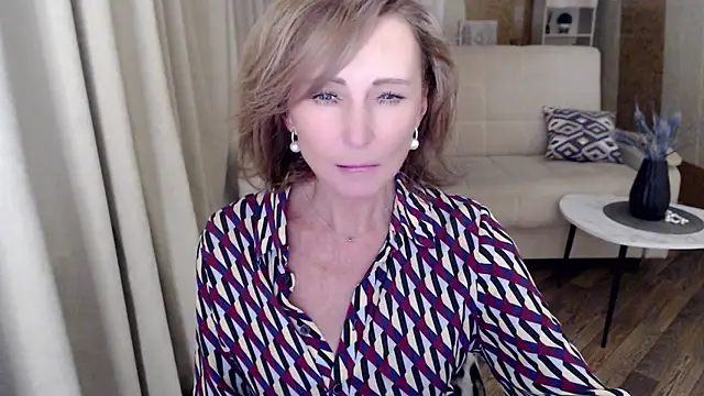 Snapshot of HornyMilf_777 chatting on 14, 1, 2025 HornyMilf 777 online show from 14, 1, 2025