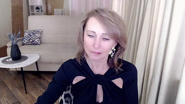 Snapshot of HornyMilf_777 chatting on 15, 1, 2025 HornyMilf 777 online show from 15, 1, 2025