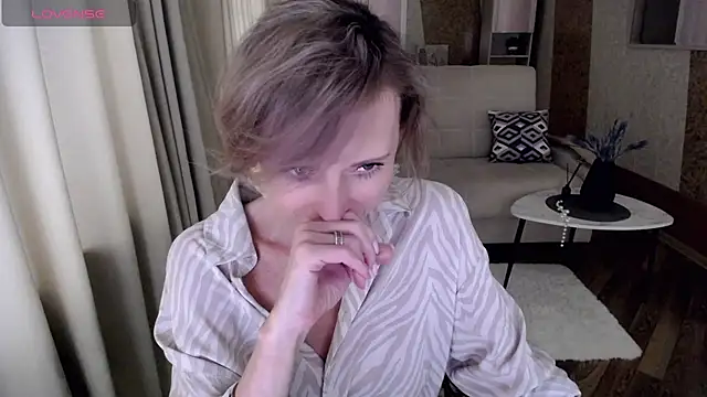 Snapshot of HornyMilf_777 chatting on 20, 1, 2025 HornyMilf 777 online show from 20, 1, 2025