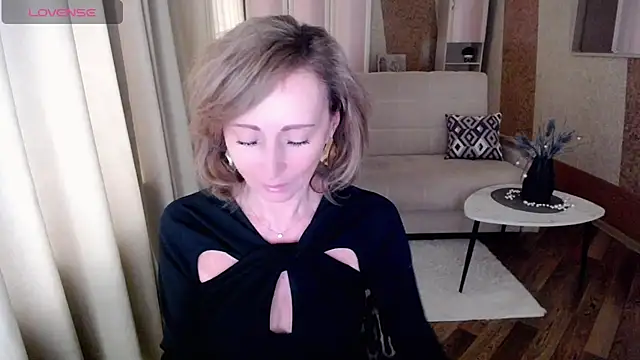 Snapshot of HornyMilf_777 chatting on 1, 2, 2025 HornyMilf 777 online show from 1, 2, 2025