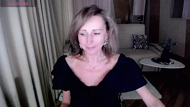 Snapshot of HornyMilf_777 chatting on 2, 2, 2025 HornyMilf 777 online show from 2, 2, 2025