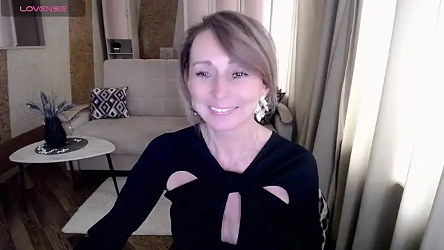 Snapshot of HornyMilf_777 chatting on 3, 2, 2025 HornyMilf 777 online show from 3, 2, 2025