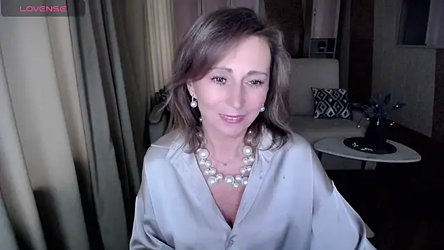 Snapshot of HornyMilf_777 chatting on 4, 2, 2025 HornyMilf 777 online show from 4, 2, 2025