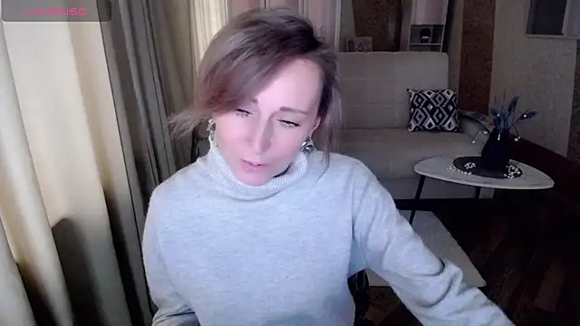 Snapshot of HornyMilf_777 chatting on 4, 2, 2025 HornyMilf 777 online show from 4, 2, 2025