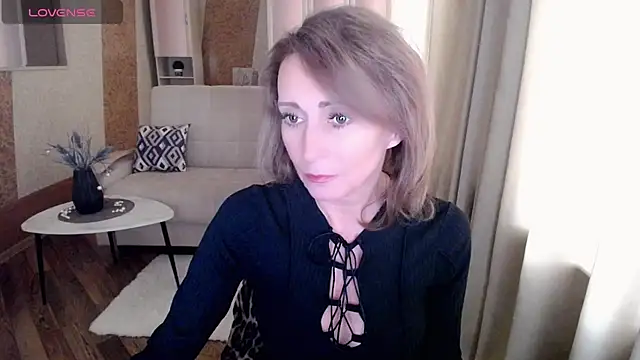 Snapshot of HornyMilf_777 chatting on 6, 2, 2025 HornyMilf 777 online show from 6, 2, 2025