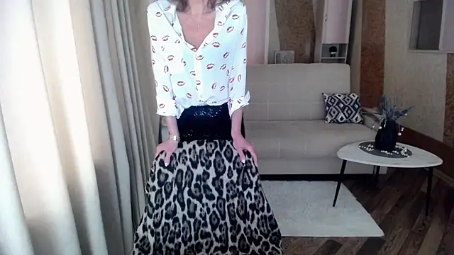 Snapshot of HornyMilf_777 chatting on 14, 2, 2025 HornyMilf 777 online show from 14, 2, 2025