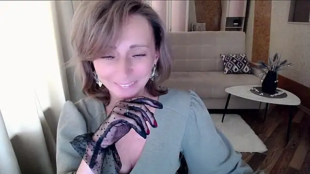Snapshot of HornyMilf_777 chatting on 25, 2, 2025 HornyMilf 777 online show from 25, 2, 2025