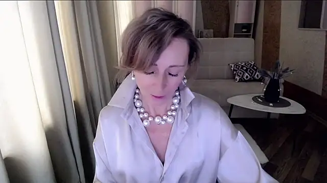 Snapshot of HornyMilf_777 chatting on 26, 2, 2025 HornyMilf 777 online show from 26, 2, 2025
