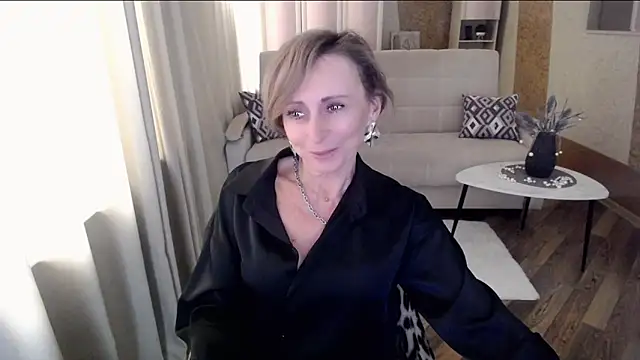 Snapshot of HornyMilf_777 chatting on 28, 2, 2025 HornyMilf 777 online show from 28, 2, 2025