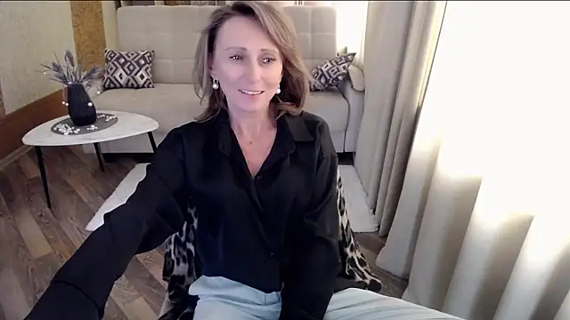 Snapshot of HornyMilf_777 chatting on 2, 3, 2025 HornyMilf 777 online show from 2, 3, 2025