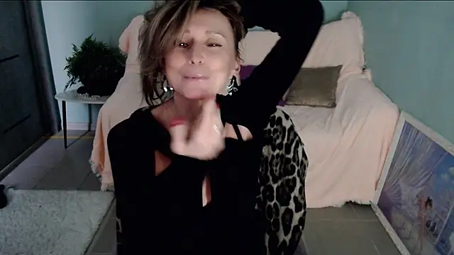 Snapshot of HornyMilf_777 chatting on 5, 3, 2025 HornyMilf 777 online show from 5, 3, 2025