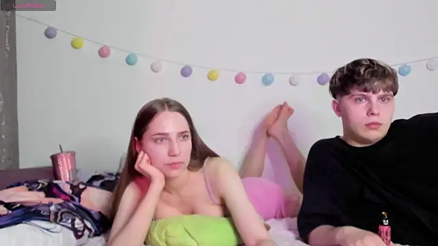 Emily and Ilumi online show from 4, 1, 2025