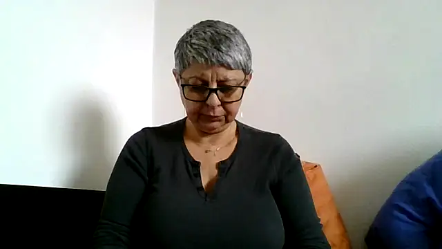 roseblak42 online show from 2, 3, 2026