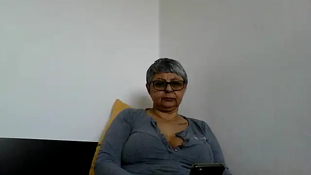 roseblak42 online show from 17, 3, 2026