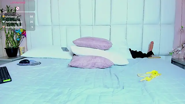 kiana cream online show from 16, 3, 2025