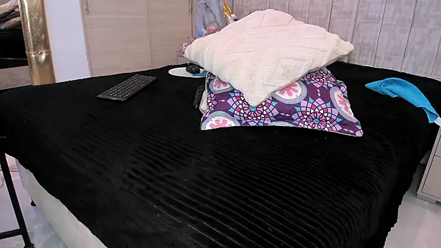 kiana cream online show from 18, 2, 2026