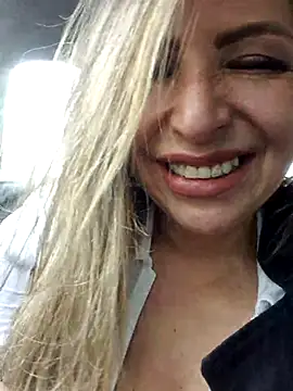  Abril-Office1 online show from 4, 3, 2025