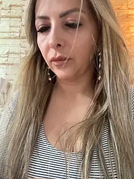 Snapshot of _Abril-Office1 chatting on 19, 6, 2026 Abril-Office1 online show from 19, 6, 2026