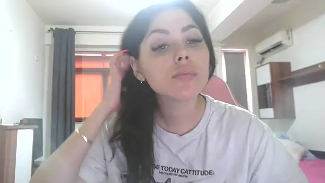 Snapshot of LovelyJulliette chatting on 9, 6, 2026 LovelyJulliette online show from 9, 6, 2026