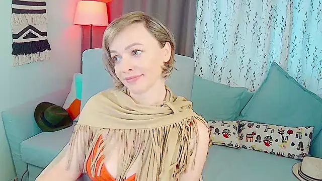 NandiSmile online show from 3, 12, 2025