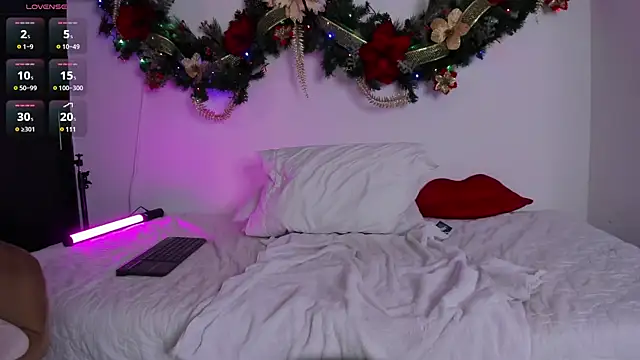 SexyCharlize08 online show from 8, 12, 2024