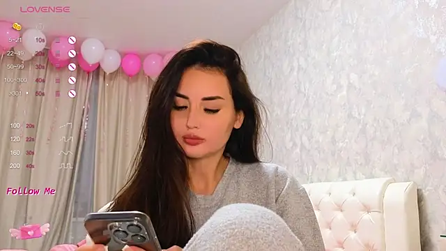 LaraSkinny online show from 10, 12, 2024