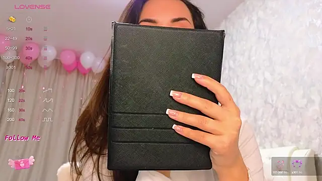 LaraSkinny online show from 12, 12, 2024