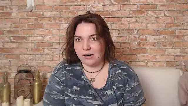 Amelia Kiss  online show from 4, 1, 2025