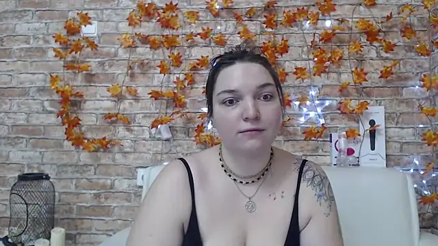 Amelia Kiss  online show from 11, 11, 2025