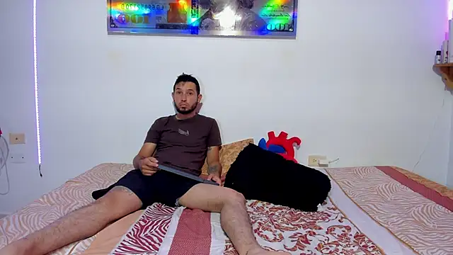 Snapshot of Bad_Couple_1 chatting on 5, 1, 2025 Bad Couple 1 online show from 5, 1, 2025