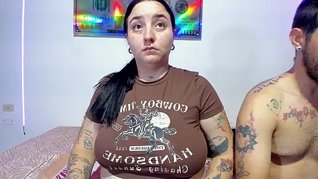 Snapshot of Bad_Couple_1 chatting on 10, 1, 2025 Bad Couple 1 online show from 10, 1, 2025