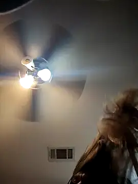 Snapshot of Geemaal chatting on 23, 11, 2025 Geemaal online show from 23, 11, 2025