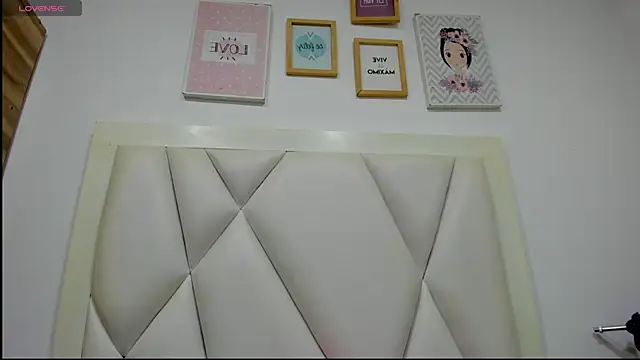 atilanadiaz7 online show from 9, 4, 2026