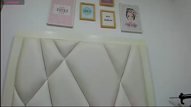 atilanadiaz7 online show from 14, 4, 2026