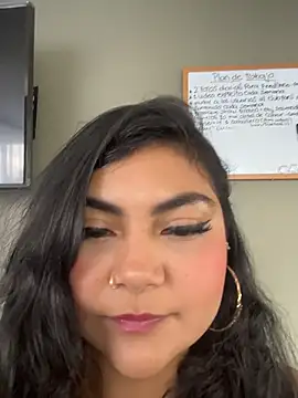 Juli Walker online show from 8, 5, 2026