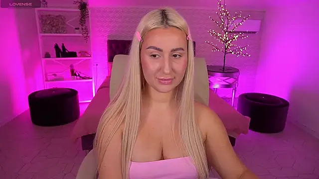 Snapshot of LiaBrazzerr chatting on 10, 5, 2026 LiaBrazzerr online show from 10, 5, 2026