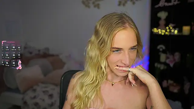 Nicolette  Shea  online show from 30, 1, 2025