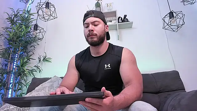 SebastianVilla  online show from 4, 3, 2025