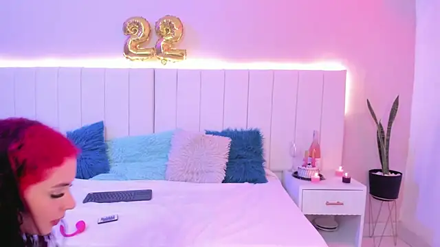 CAMILLEN PETTID online show from 10, 10, 2025