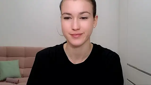 Snapshot of AliciaNewell chatting on 10, 1, 2025 AliciaNewell online show from 10, 1, 2025