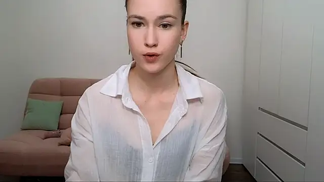 Snapshot of AliciaNewell chatting on 12, 1, 2025 AliciaNewell online show from 12, 1, 2025